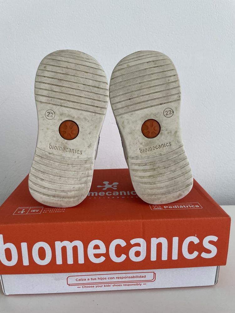 Sneakers biomecanics nr. 22