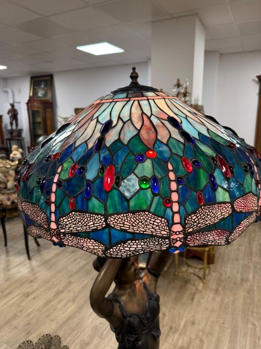 Statueta-lampa din bronz masiv cu abajur stil tiffany