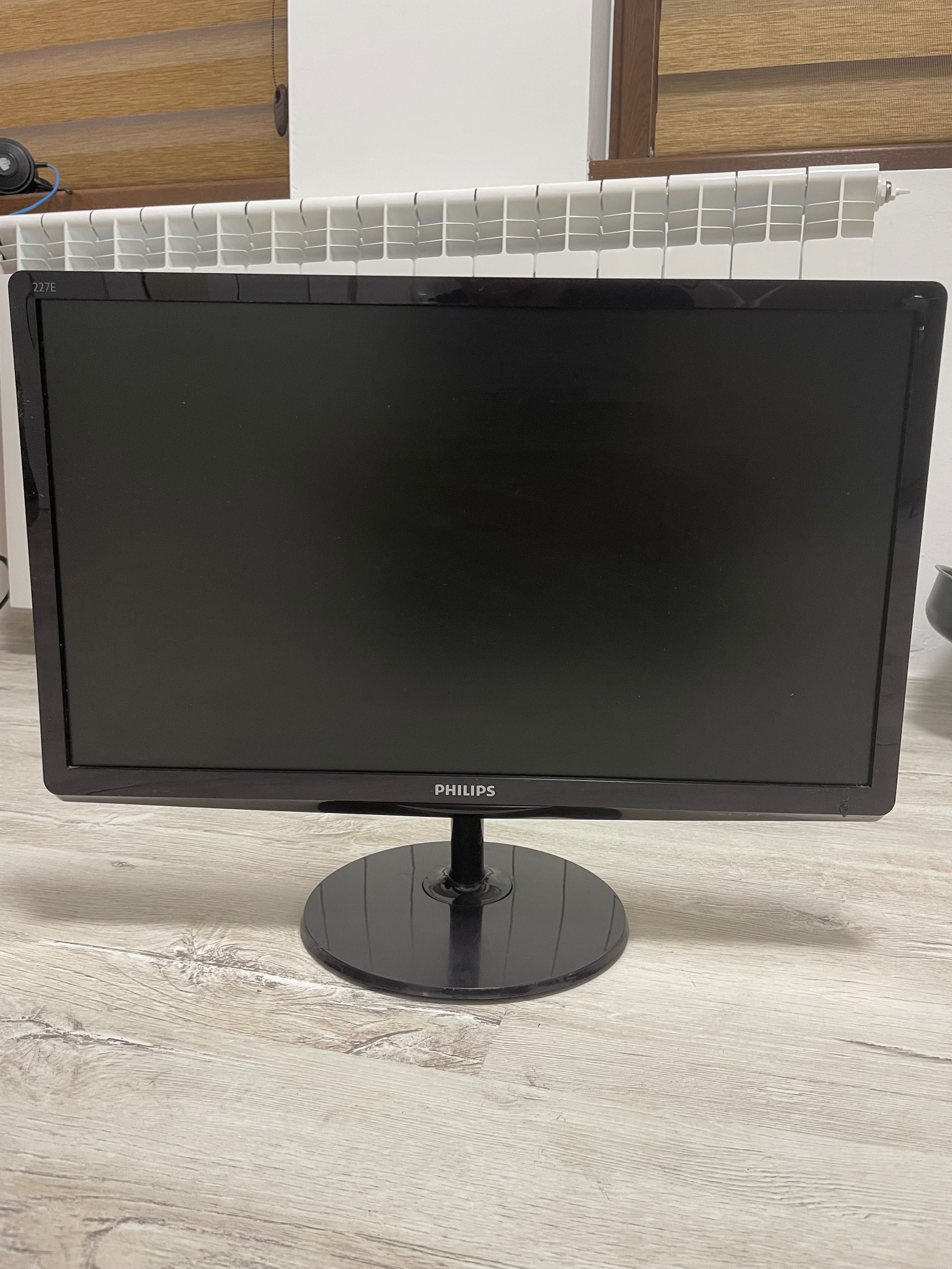 Монитор PHILIPS 1080p