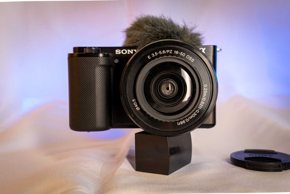 Продавам камера Sony ZV-E10 в ГАРАНЦИЯ + аксесоари