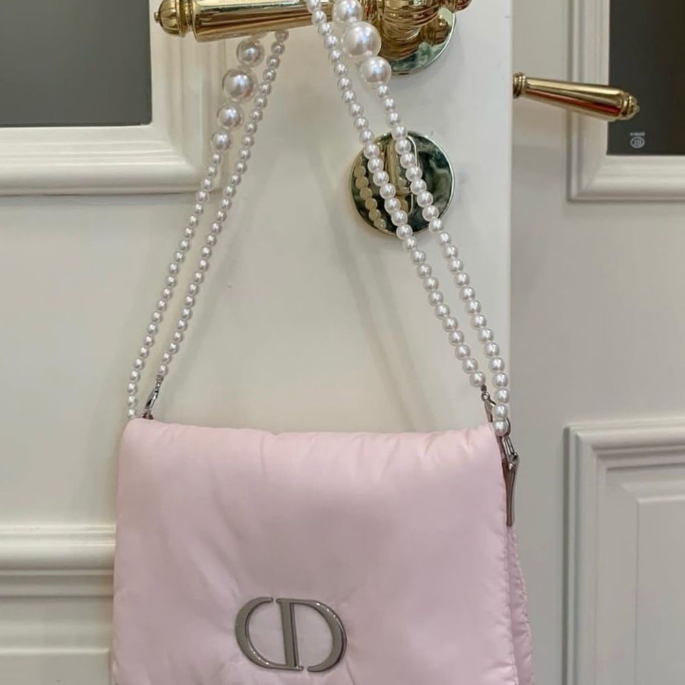 Чантички марка dior и гримове