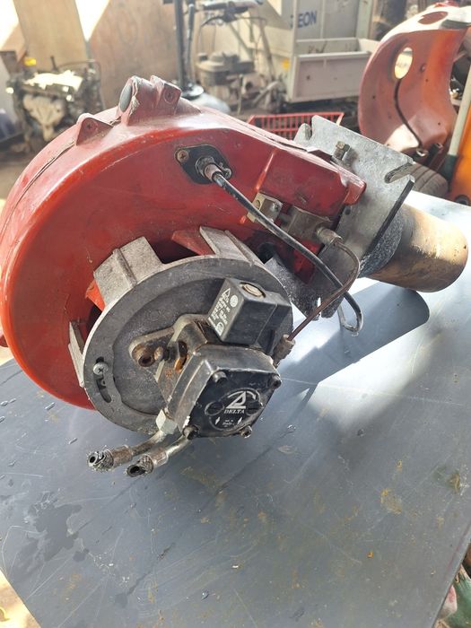 Injector centrală ulei clu