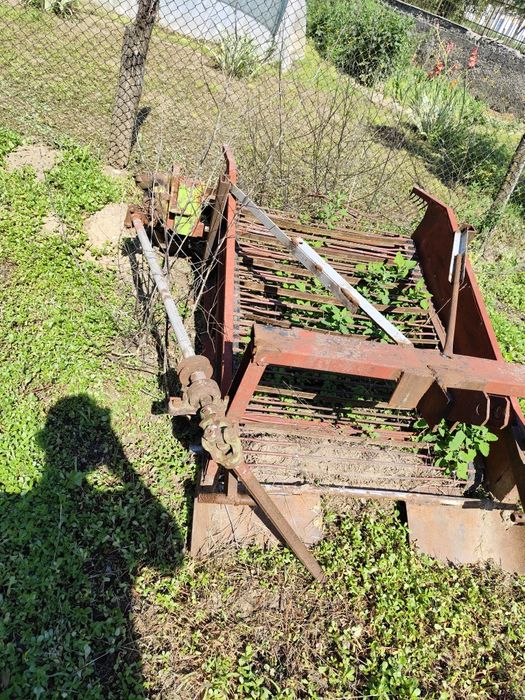 Masina de scos cartofi pe doua randuri cu banda