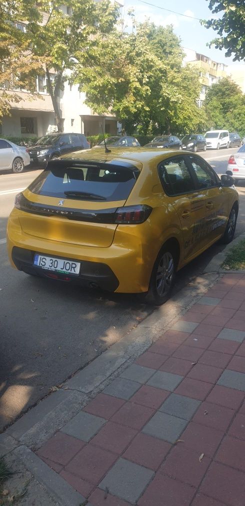Vând peugeot  208 an 2021