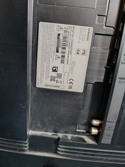 Самсунг UE50AU8072U