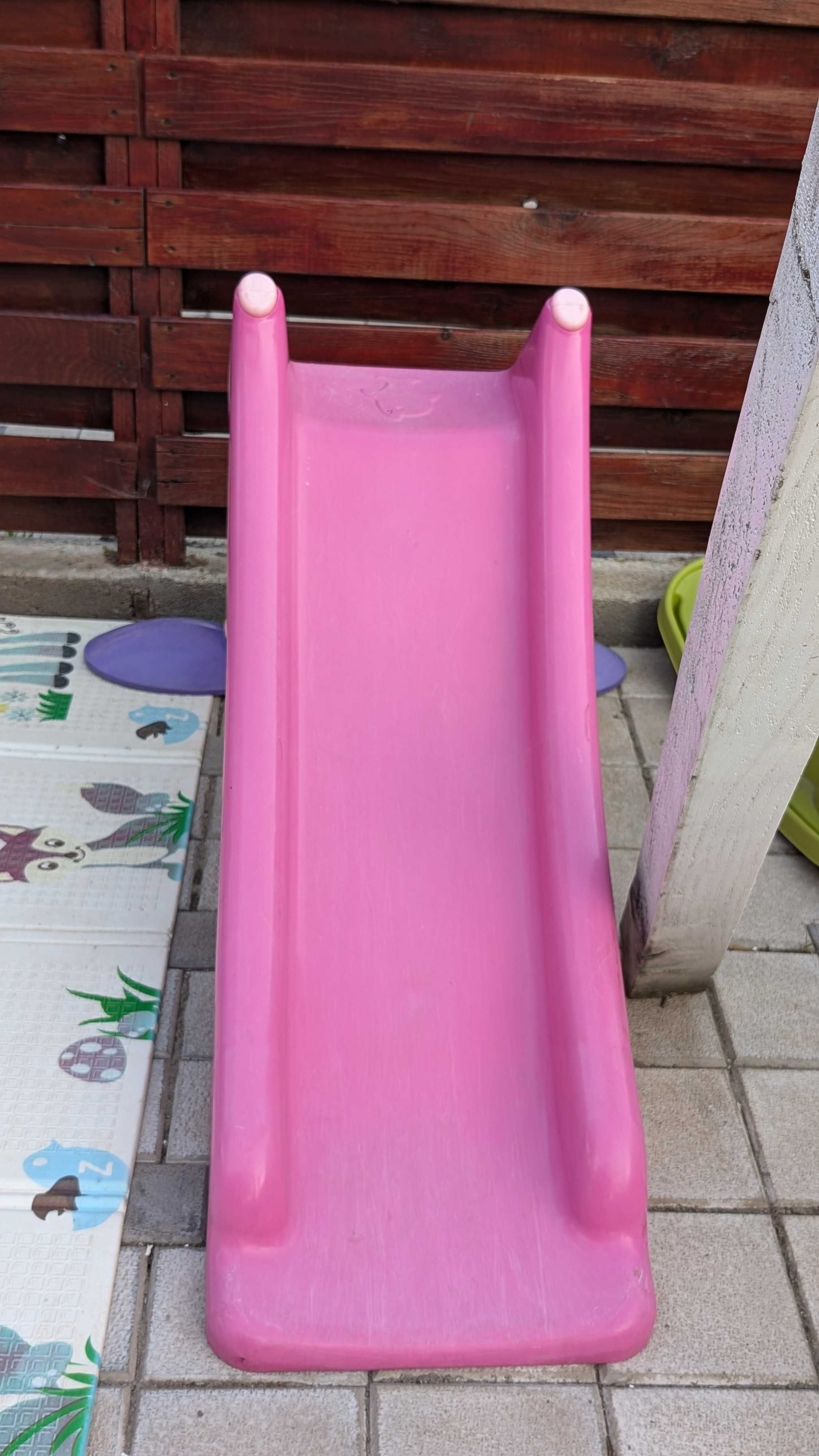 Casuta de joaca pentru exterior si topogan Dohany