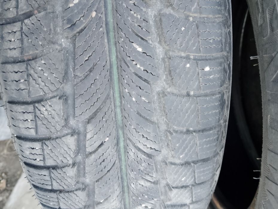 Продам зимние шины 14r