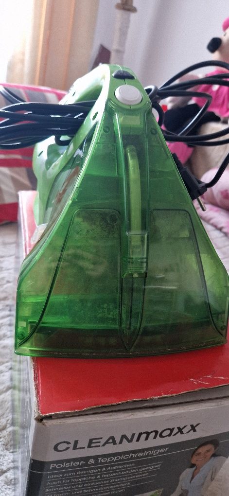 Vând aspirator portabil pt tapițerie și covoare