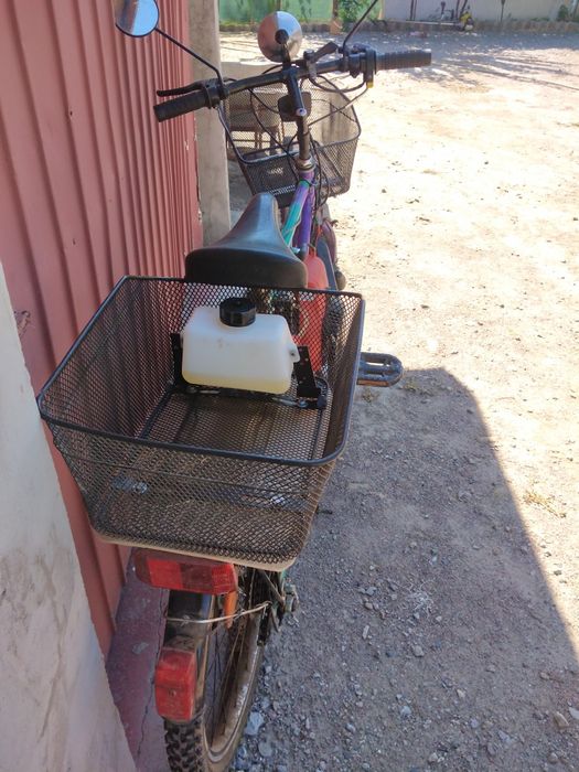 Bicicleta cu motor în 4 timpi perfect funcționala pentru naveta sau dr