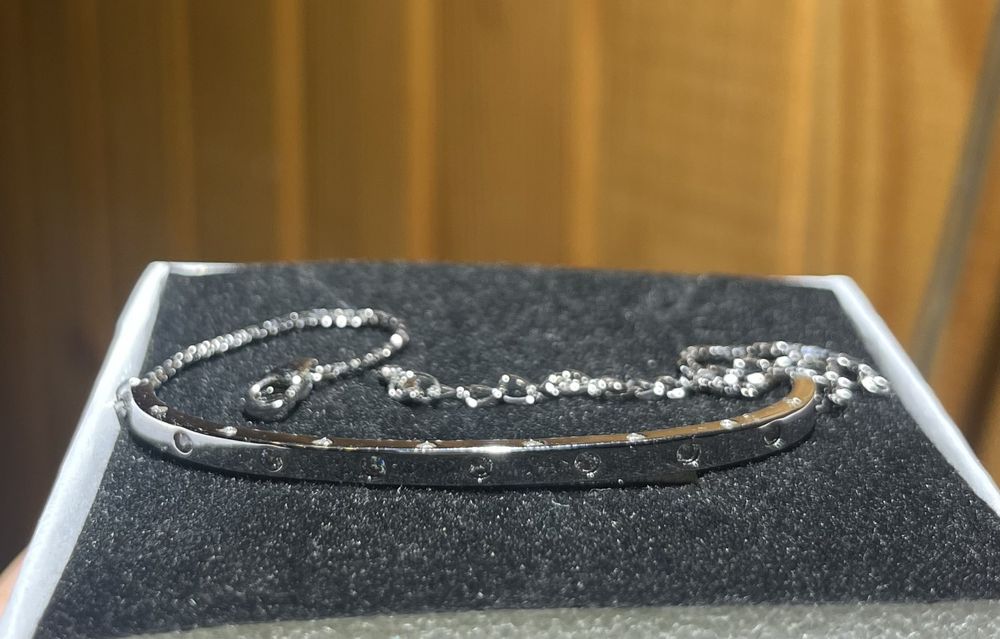 Сребърна гривна с камъчета