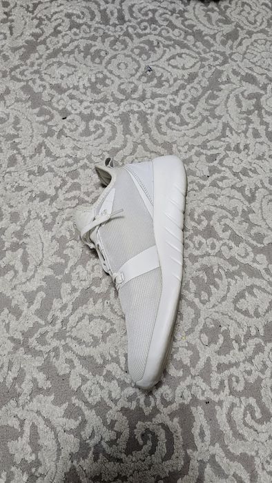 Почти новые оригинал кроссовки Fila