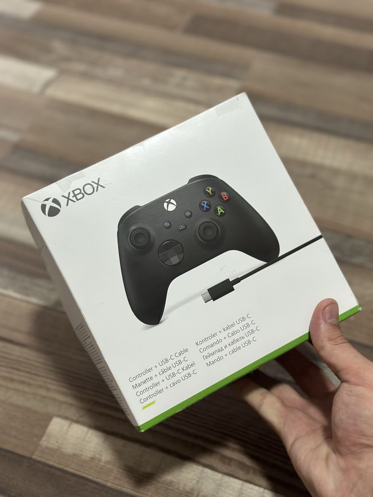 Xbox One + controller + 3 jocuri (GTA V, NFS Payback si Fifa 19)