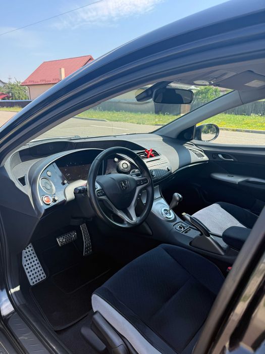 Honda Civic 8 Hatchback 1.8 i-VTEC 140 CP - Cutie automata