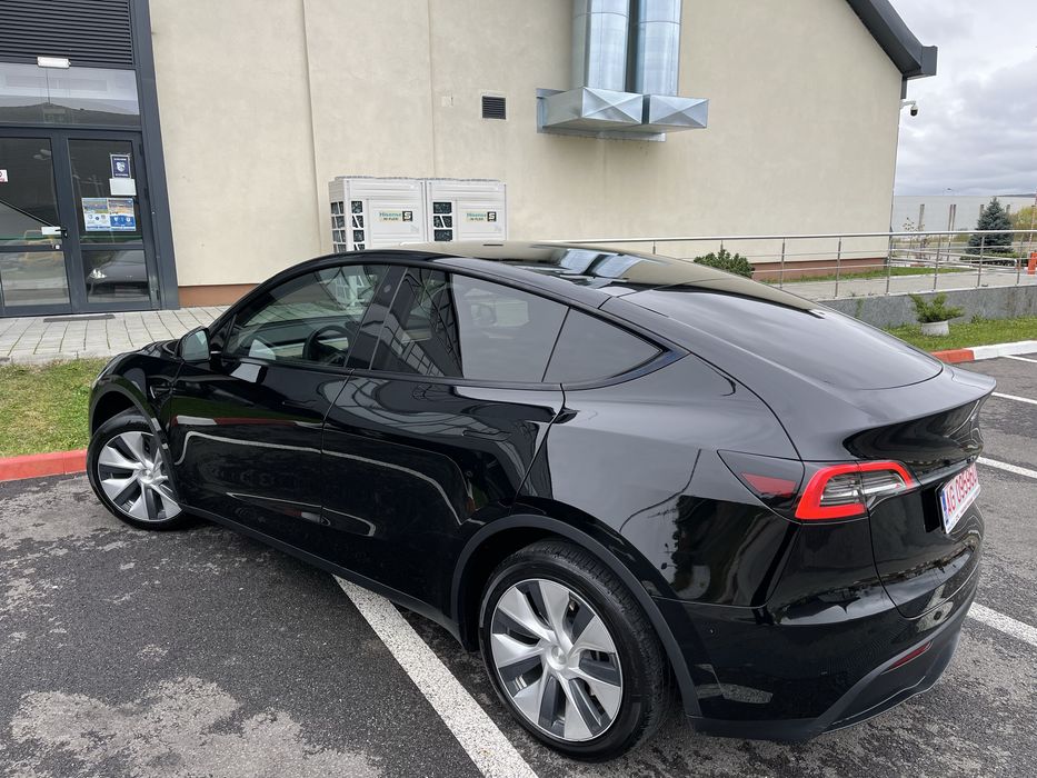 Tesla model Y an 2023