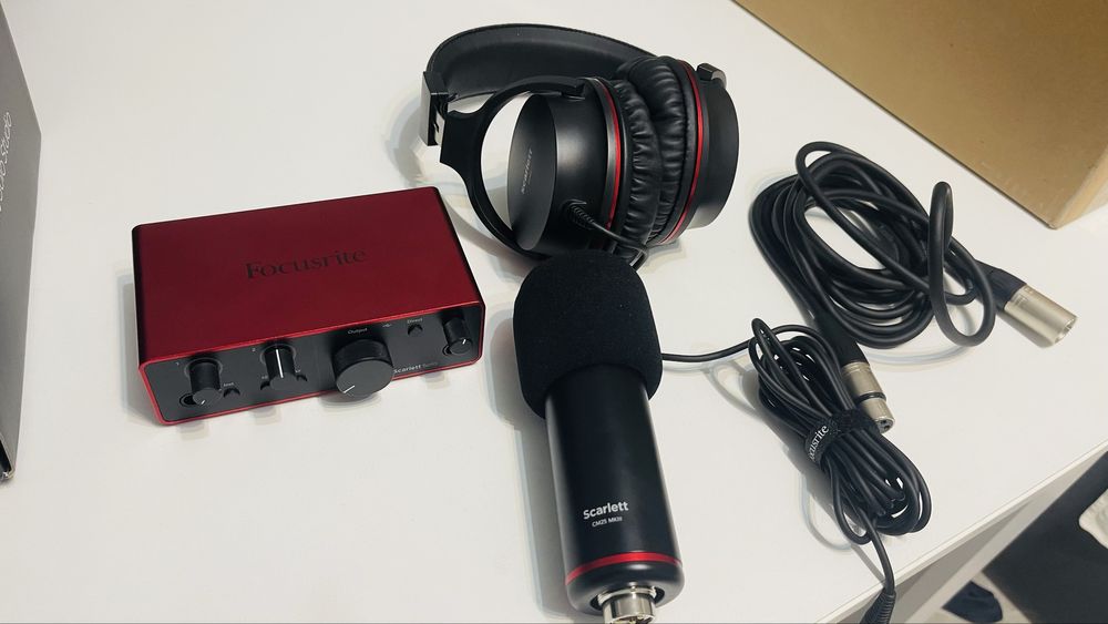 Focusrite Scarlett Solo Studio 4th Gen bundle–nou, cu bon și garanție