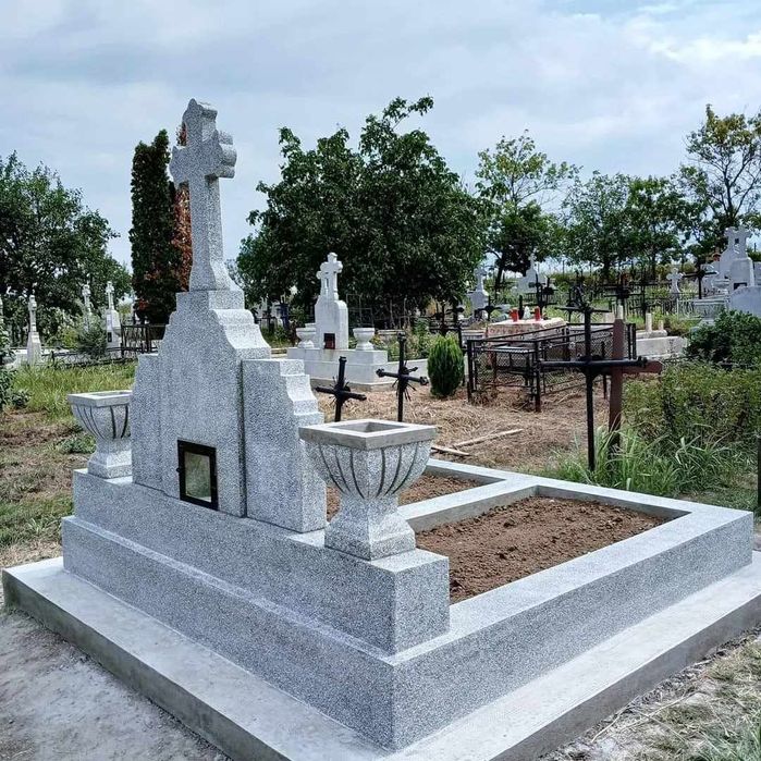Monumente funerare iasi