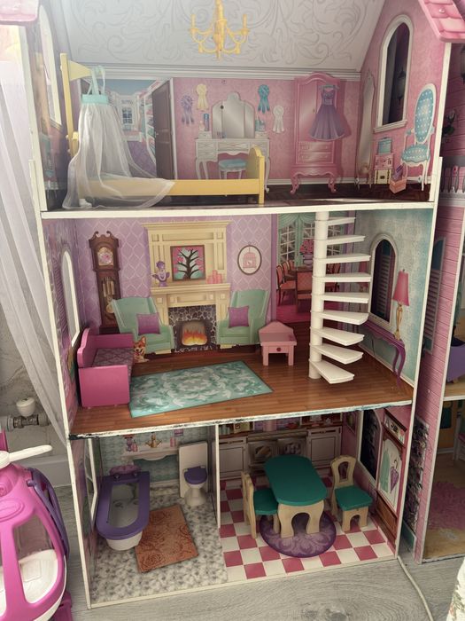 Домики для кукол с мебелью