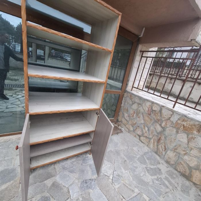 Продавам запазен шкаф