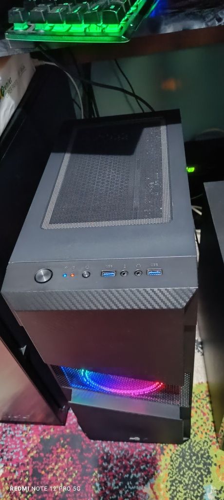 Vând AMD Ryzen 5/2400g/ 8gb ram