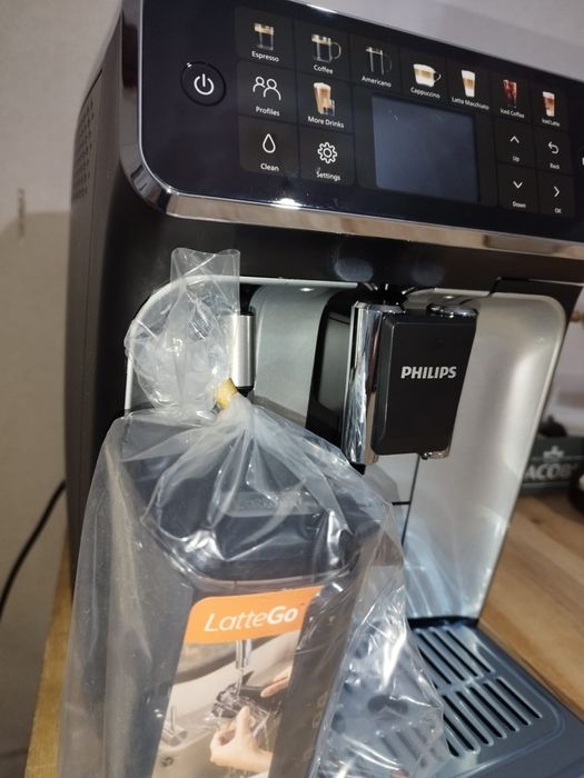 Espressor automat Philips seria 5500 LatteGo 2025
