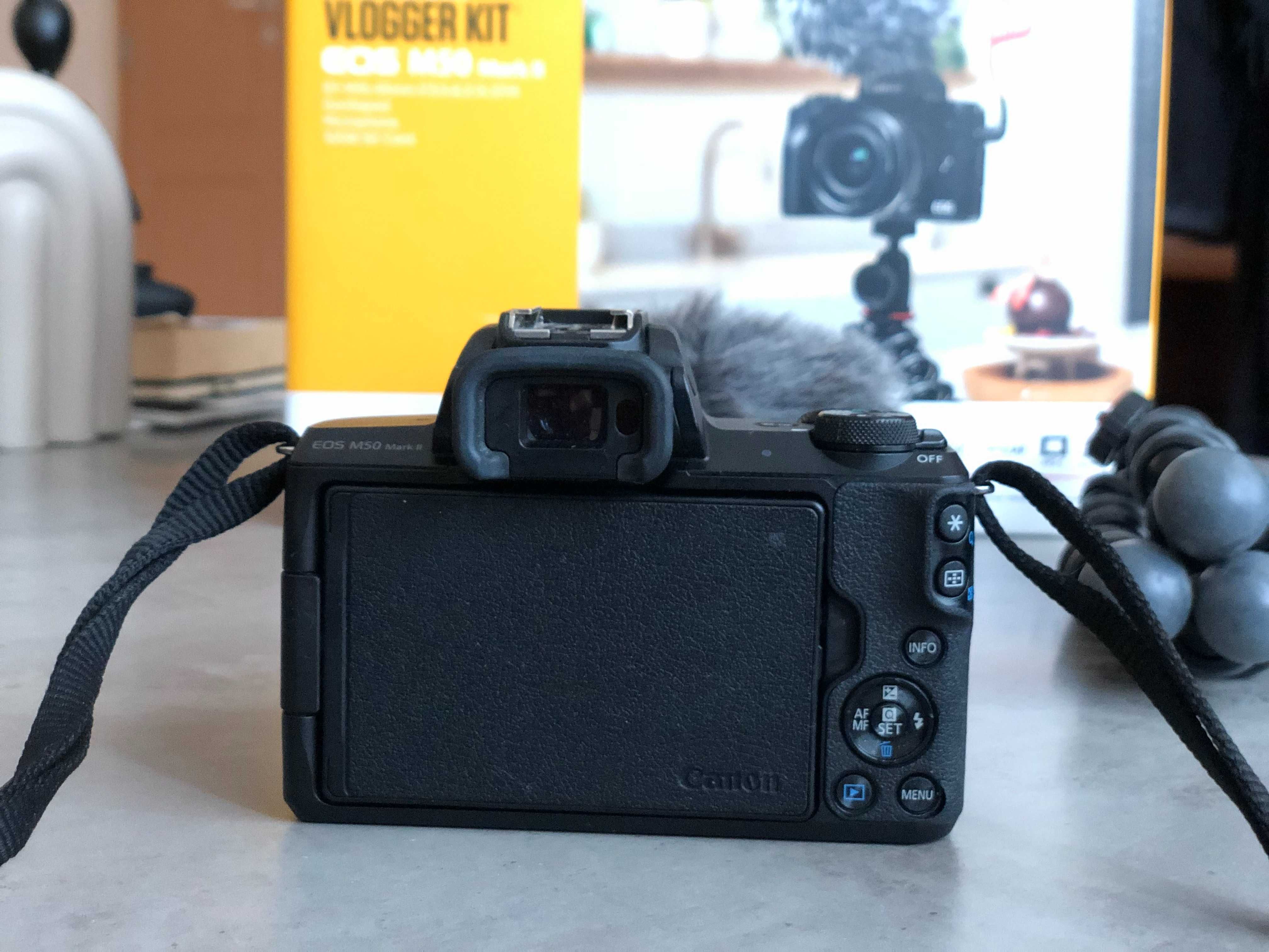 Безогледален фотоапарат Canon - EOS M50 Mark II + Vlogger KIT