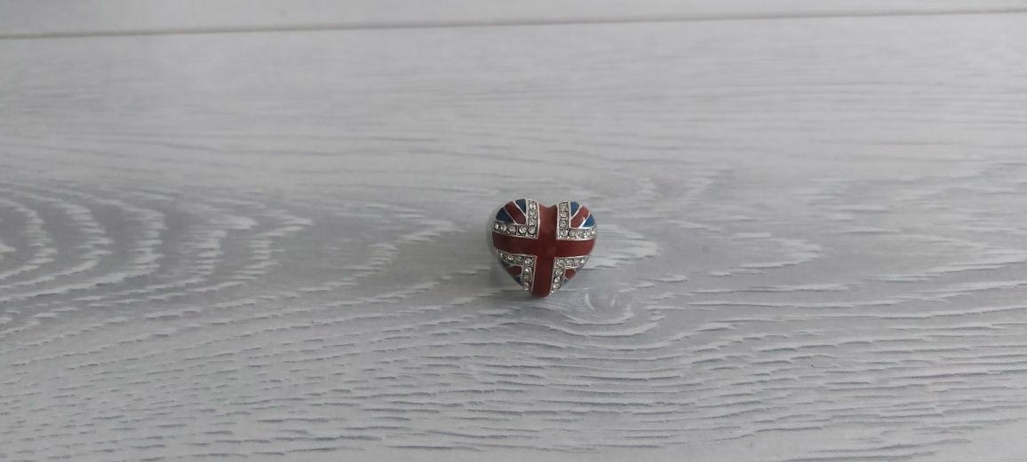 Продам новое английское кольцо