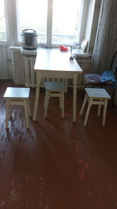 Стол не дорого из дерево