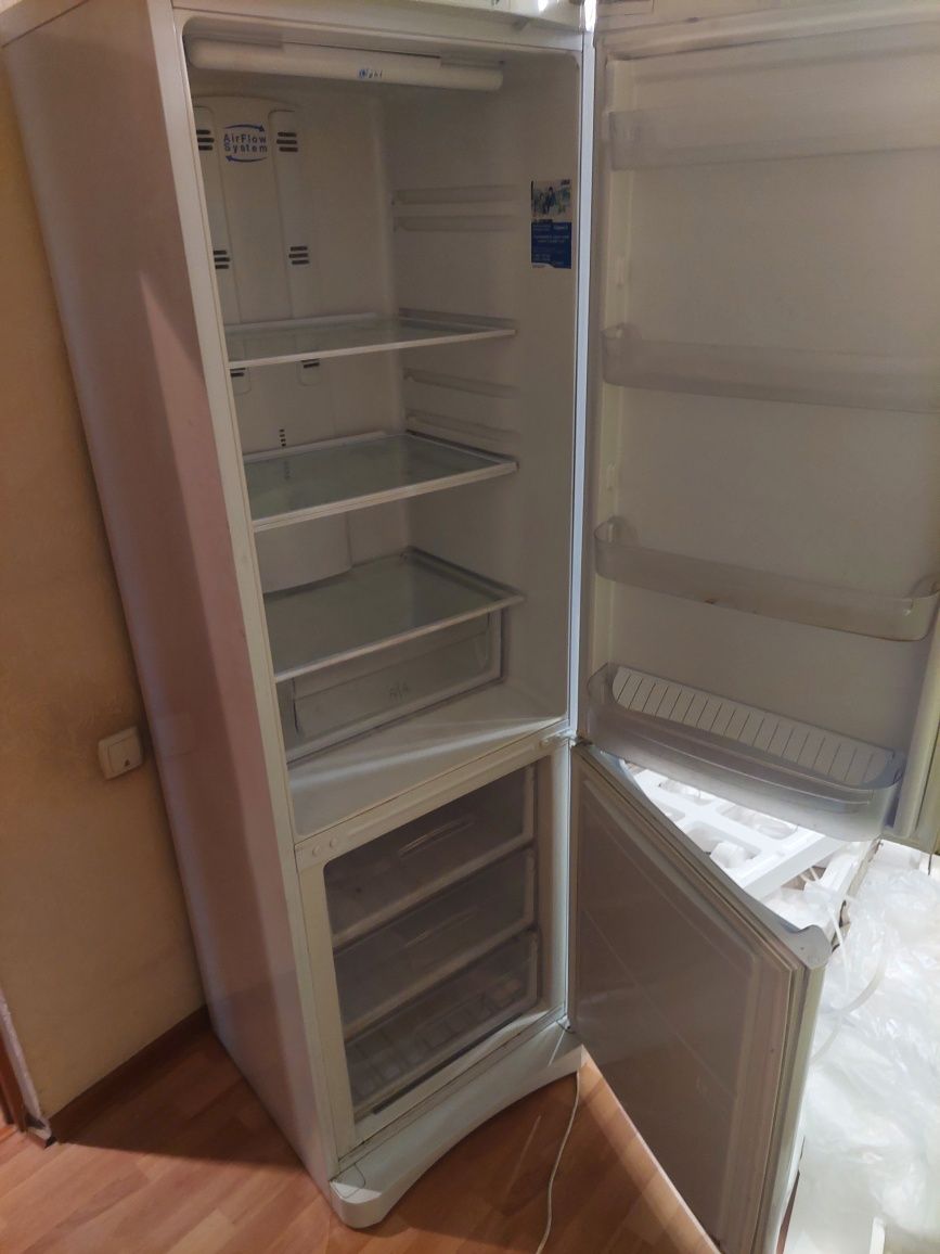 ,, Срочно Продам Холодильника
