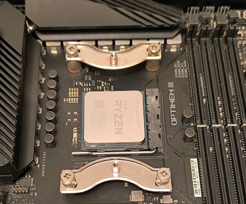 Топовая ASUS ROG Crosshair VIII Dark Hero X570 + AMD Ryzen 5 5600X