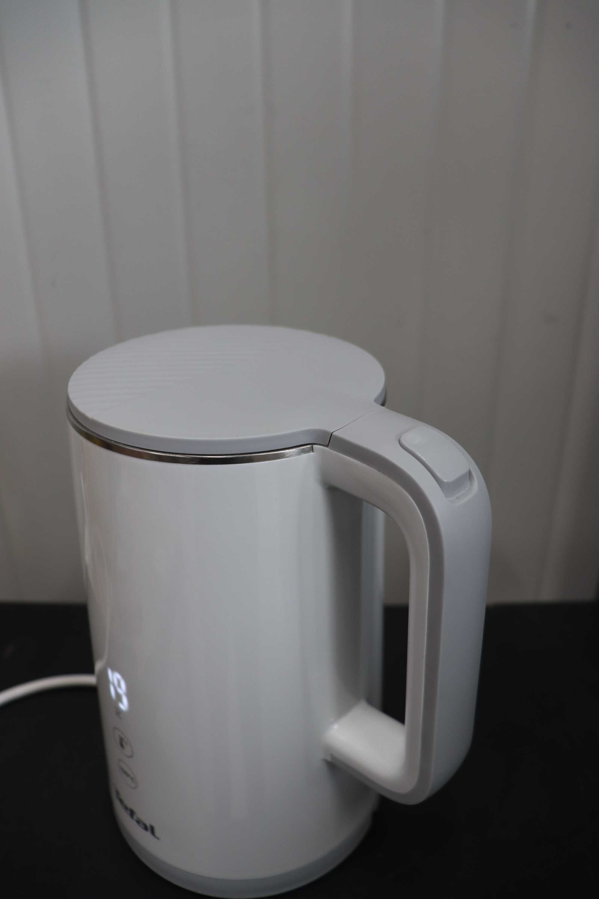 Чайник Tefal KO6931 Sense Капацитет 1,5L, цифров дисплей, лек ДЕФЕКТ
