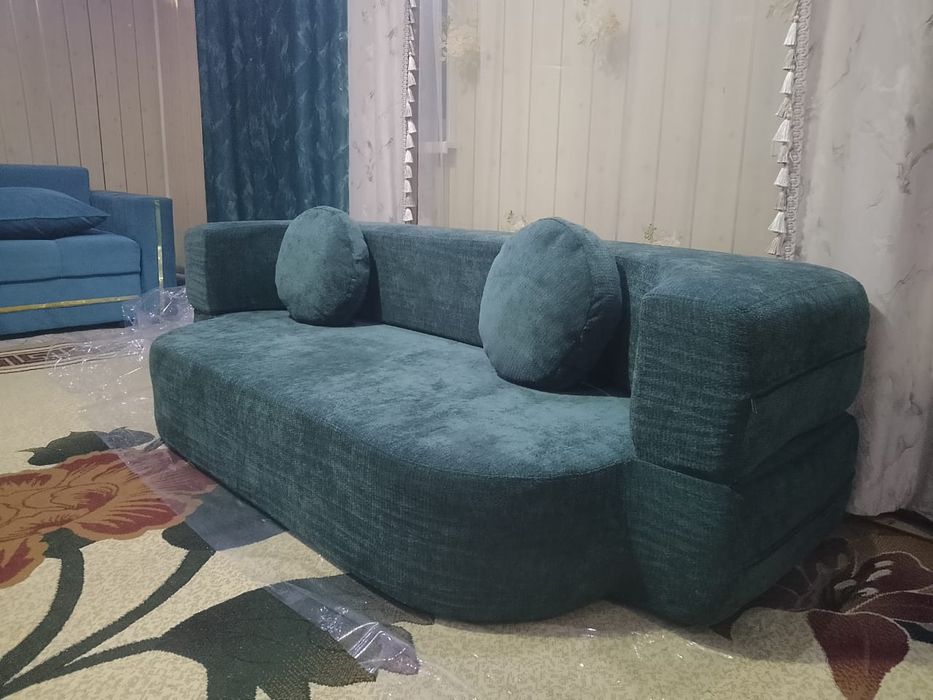 Безкаркасный мягкий диван