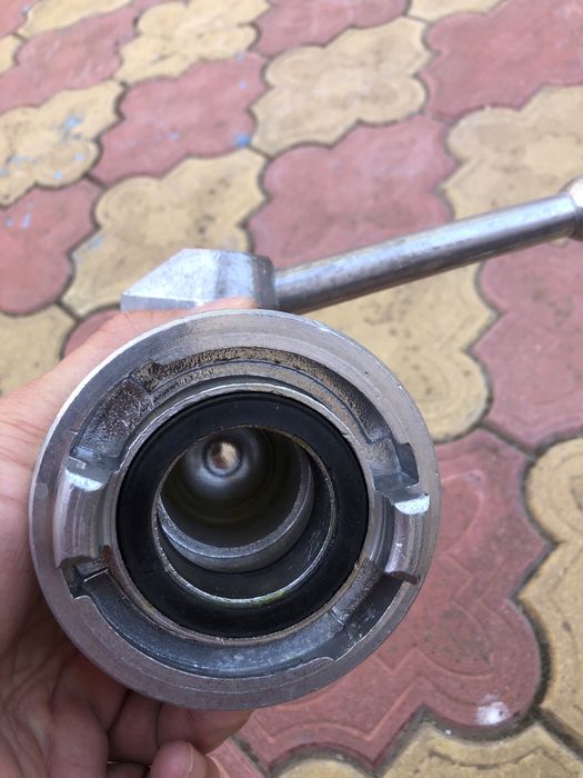 Teava refulare cu robinet cu bila