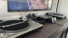 2 x Technics SL-1200 MK2 + Pioneer DJM-300s + ca 300 Vinyl