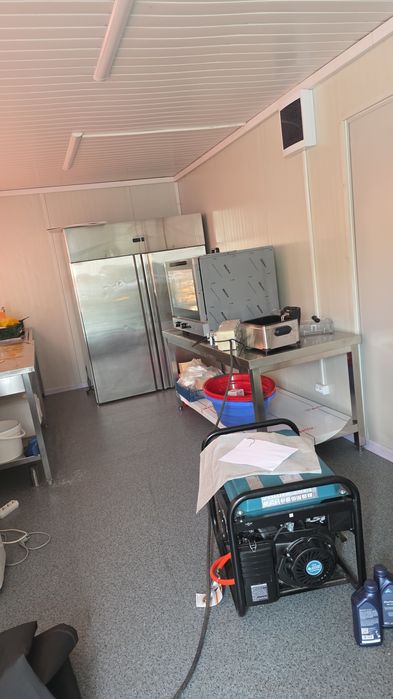 Vând Container 3 x 8 M !