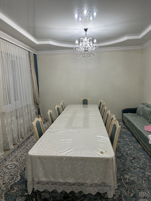 Стол со стулями в отличном состояний