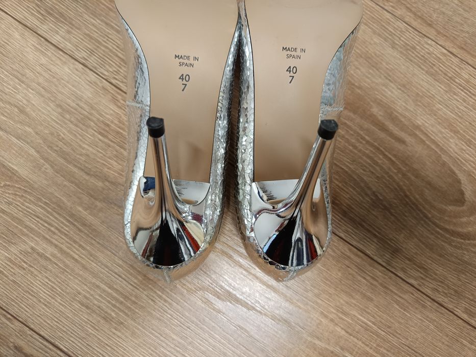 Vând pantofi piele noi int./ext., mărimea 40, marca Red or Dead