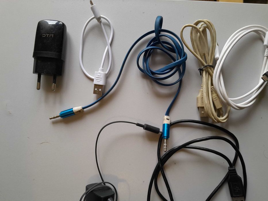 Cabluri diverse - prelungitoare, incarcatoare, cabluri PC, audio