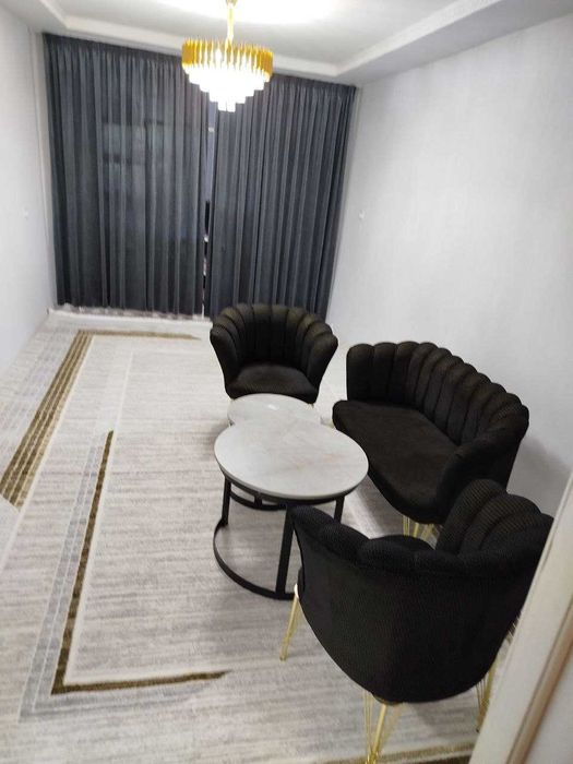 Чирчиқ шаҳрида, 4-микрорайон, 1-этаж, 2 хонали квартира.