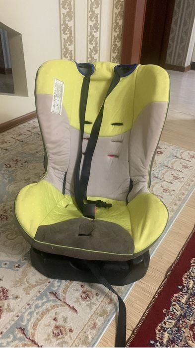 Отдам автокресло за вкусняшки детям район встречи