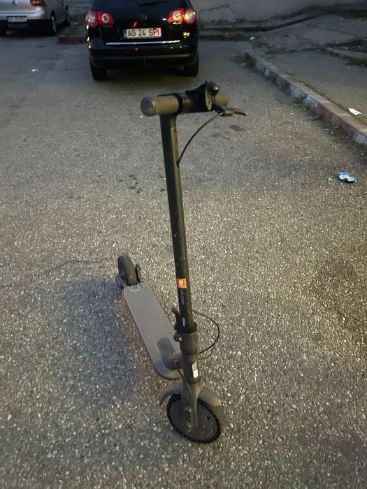 Vând trotinetă electrică Xiaomi foarte urgent descriere!!