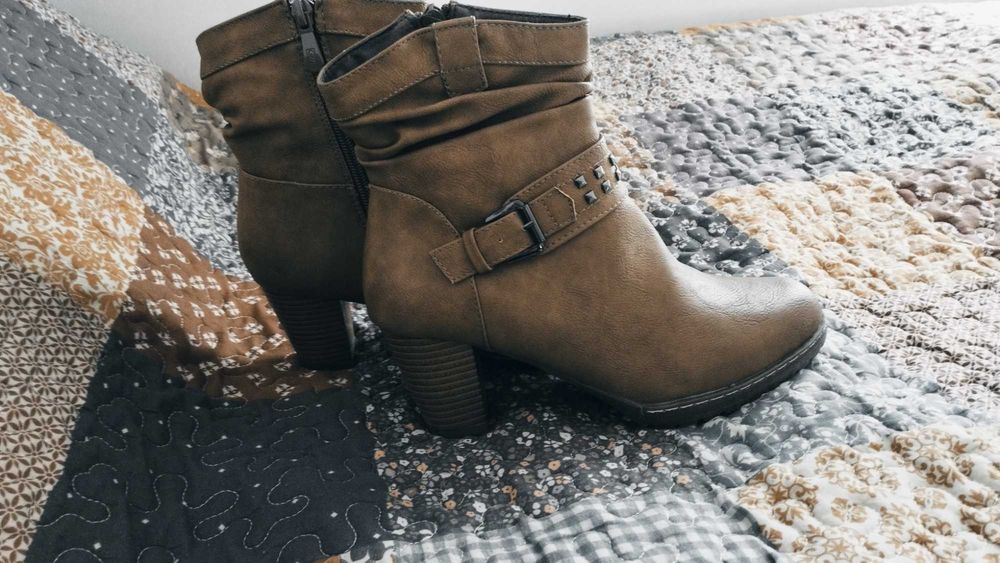 Дамски боти, бежови. Номер 37.