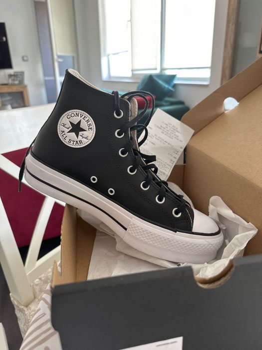 Кецове естествена кожа Converse черни,високи.Слагани са само два пъти