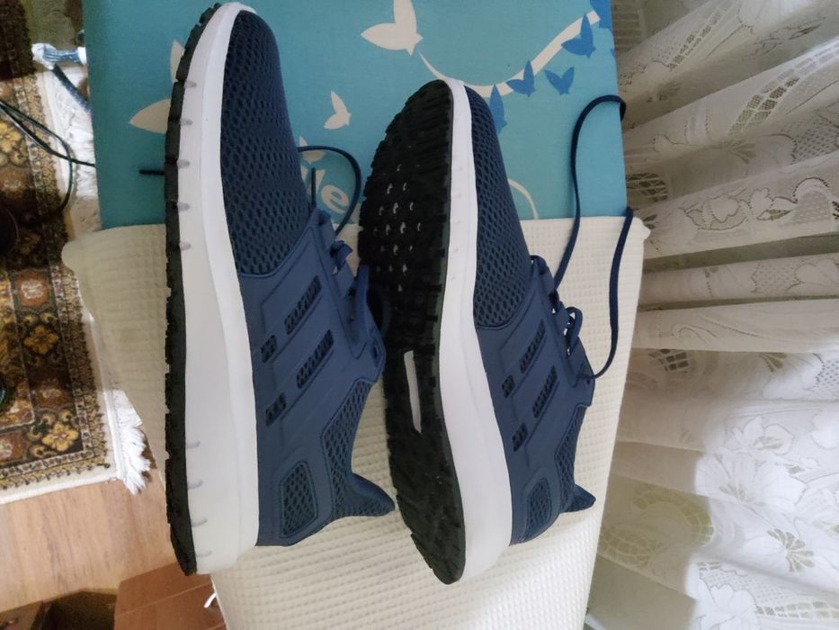 Adidasi firma ADiDAS noi marimea 43