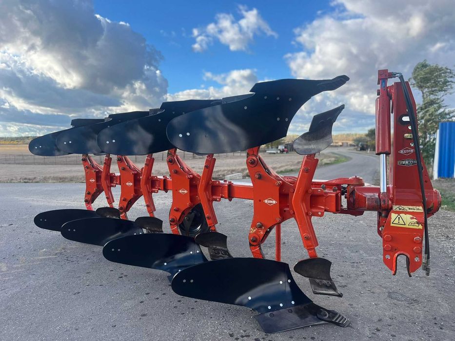 Plug reversibil KUHN MULTIMASTER 110 cu 4 brazdare