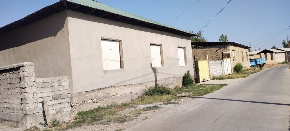 Uy sotiladi srochna Toshkent viloyati Yuqori chirchiq tumani Jumabozor