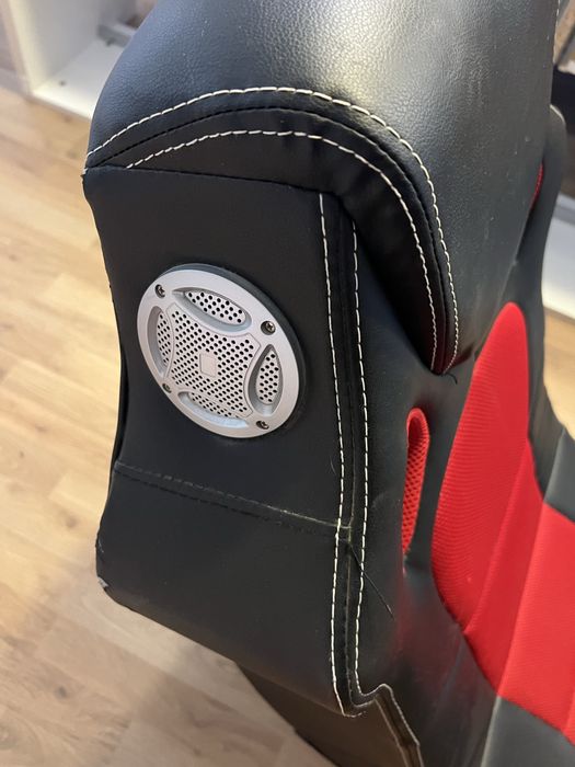 Fotoliu gaming cu sistem audio incorporat