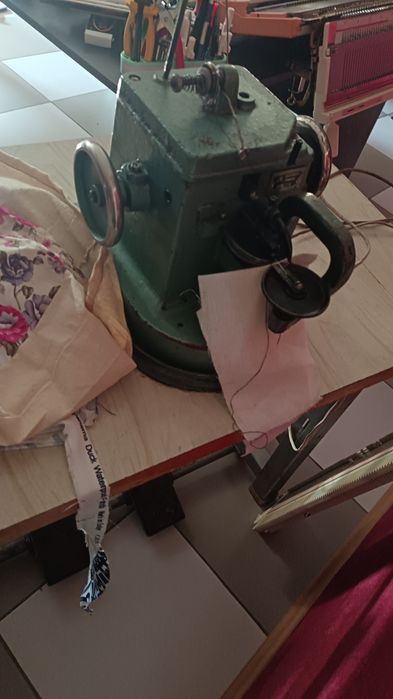 Продам скорняжку машинку