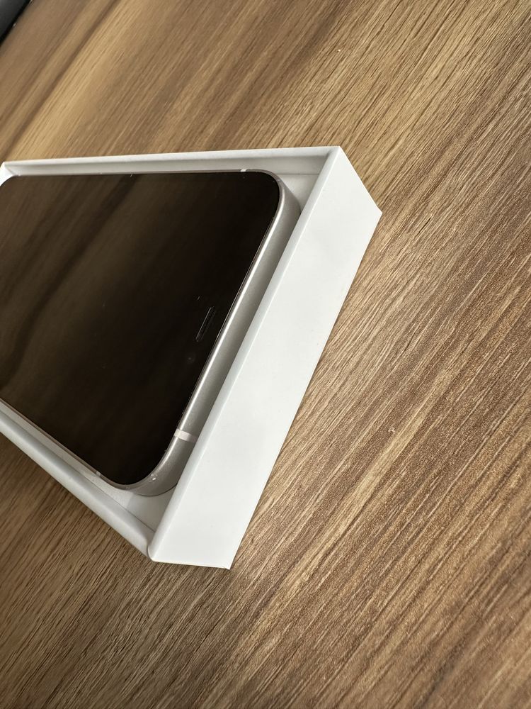 Телефон Iphone 12
