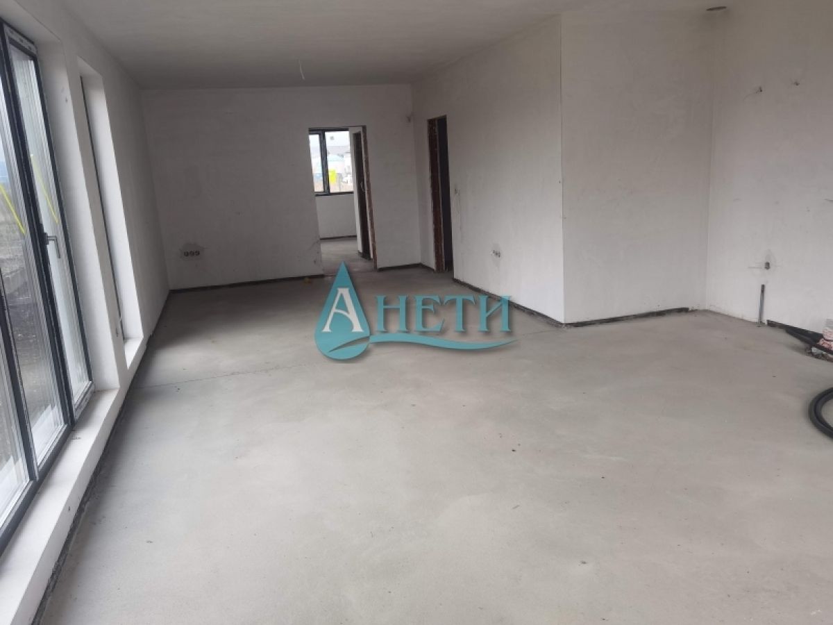Едноетажна къща 160 м2 с двор в гр.Костинброд, кв.Зора. Отлична