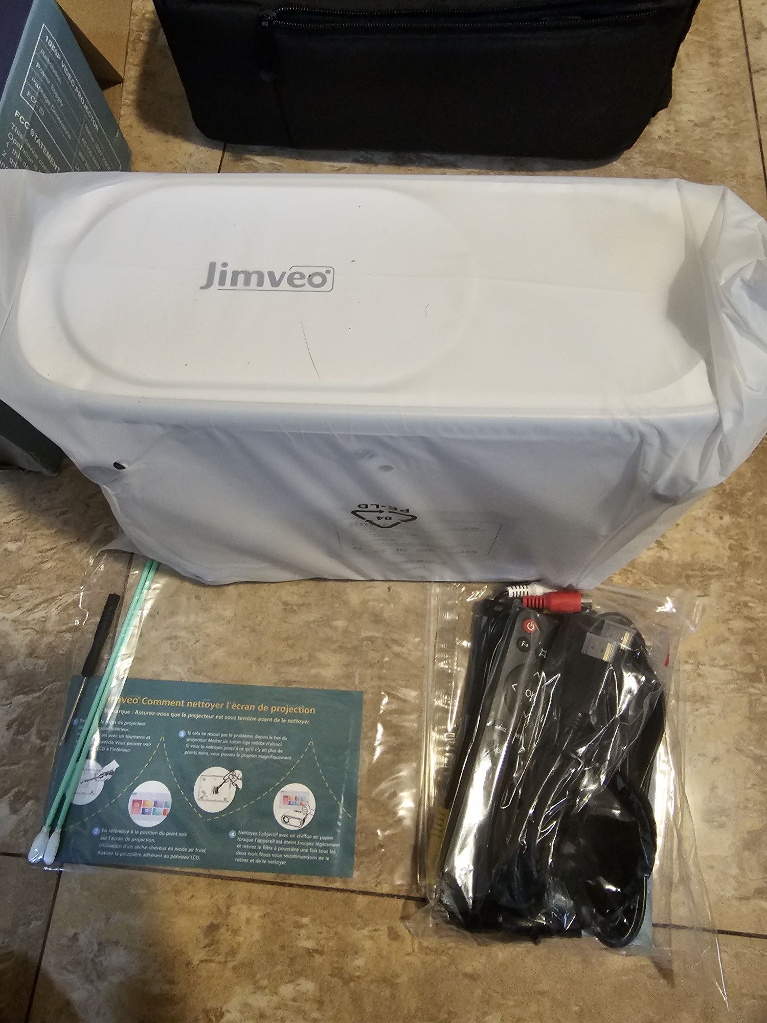 Proiector Jimveo E30 , 4K cu WiFi 6 și Bluetooth (produs nou)